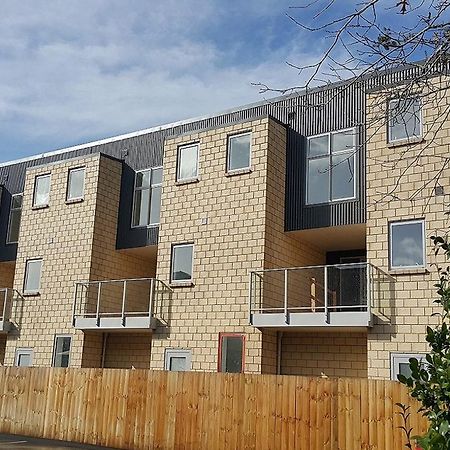 Central Hamilton Apartment On Vialou St Exterior photo